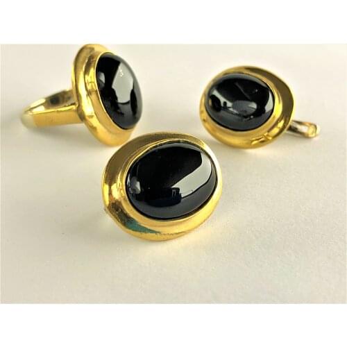 Large powder oval patterned chic stralig silver 925 ring with black stone and gold frame