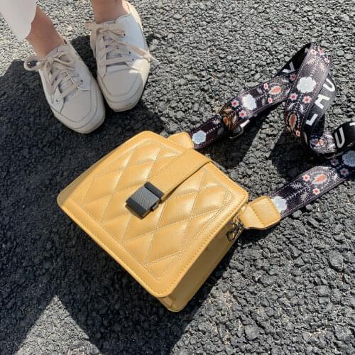 Womens Shoulder/Crossbody Bag Rhomboid Pattern Vintage Flower Prints Belt Luxury Leather Wholesale 2021 New Fashion Female Bags