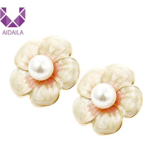 Women Stud Earrings Flower Shape with Pearl Accessory Woman Girls Elegant Fashion Jewelry Gift