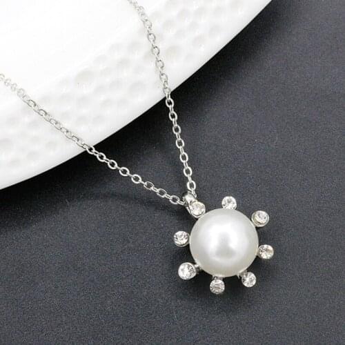 Elegant Female Pearl Flower Pendant Necklace Exquisite Womens Wedding Zircon Clavicle Chain Fashion Lady Party Jewelry Gift