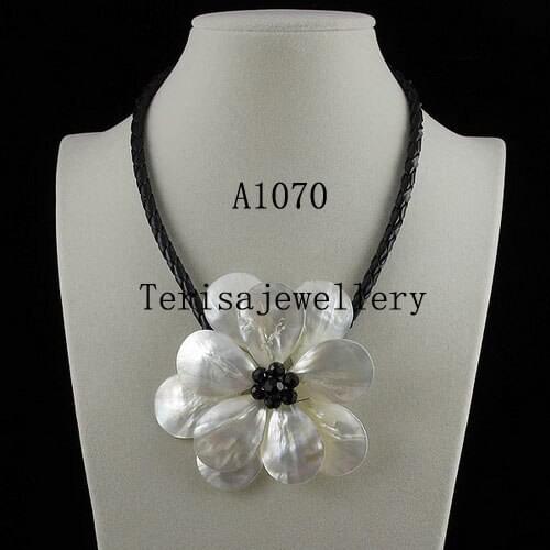 Free Shipping Multicolor Shell Fresh Water Pearls Necklace Fashion Black Rope Necklace Nice Fashion Pearls.Shell Necklace