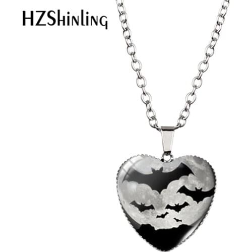 New Halloween Bat Heart Necklace Halloween Heart Pendant Bat Jewelry Heart Shaped Necklace HZ3