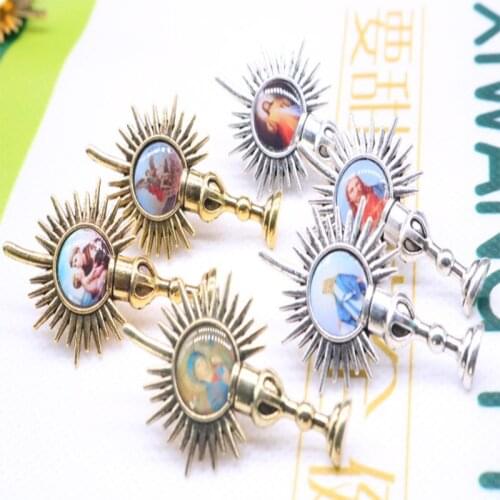 Christ Jesus JHS brooch Jesus icon holy grail brooch, religious Jesus cross brooch, random photos of Jesus. 40mmX25mm