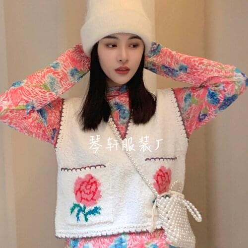 New early spring 2021 eenk rose flower jacquard knitted waistcoat short V-neck slim top