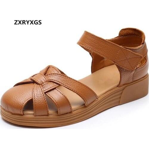 2019 New Round Head Breathable Soft Real Leather Sandals Flat Non-slip Casual Sandals Comfortable Wild Middle-aged Women Shoes