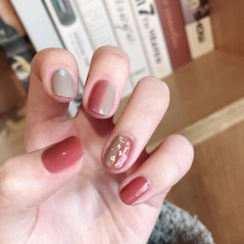 Fresh gray and red bean hit pure color with gold foil 3d fake nails Japanese short lady full nail tips cute summer false nails