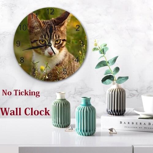Cute Cats Pattern Round Wall Clock Numeral Digital Dial Mute Silent Fashion Digital Clocks Battery Operated for Living Room