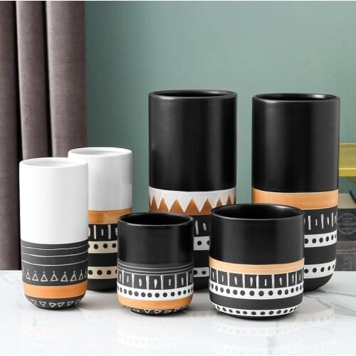 Nordic ceramic vase home living room decoration ceramic bottle hotel dining table home soft decoration retro flower arrangement