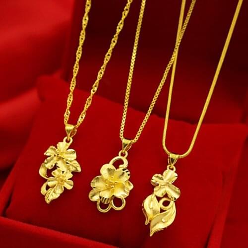 Wholesale Little Flower Pendant Necklace Japanese Korean Fashion 18k Gold Color Necklace For Women Butterfly Gifts Necklace