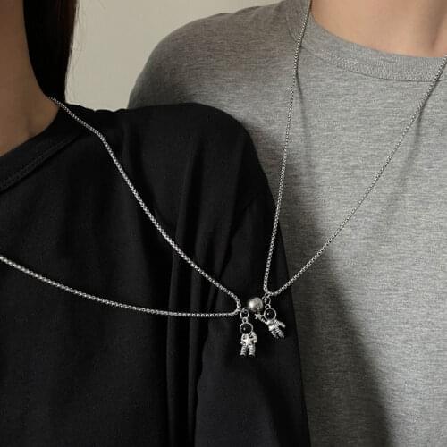 2Pcs Minimalist Lovers Matching Friendship Spaceman Astronaut Pendant Magnetic Distance Couple Necklace Jewelry Anniversary Gift