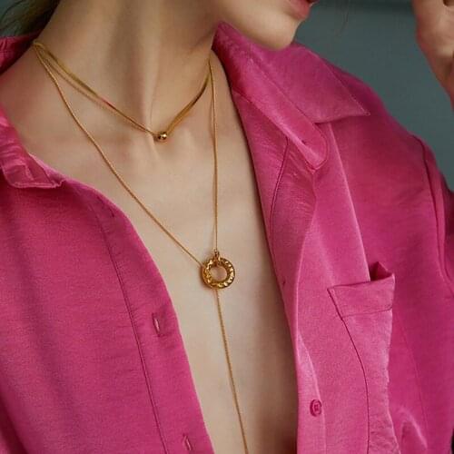 U-Magical Temperament Irregular Imitation Pearl Circle Pendant Necklace for Women Gold Metal Toggle Clasp Chain Necklace Jewelry