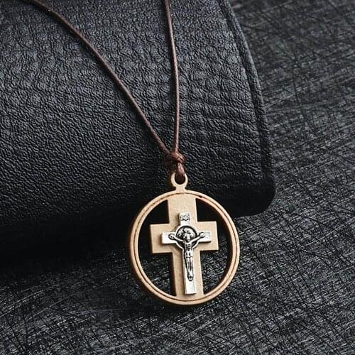 Catholic Crucifix Jesus Cross Necklaces for Men Women Wooden Round Circle Pendant Necklace Religious Rope Chains Collier Jewelry