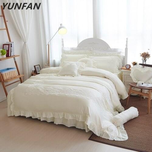 White cotton silk luxury royal bedding set king queen size European duvet cover bedlinen Fashion lace princess bed skirt set