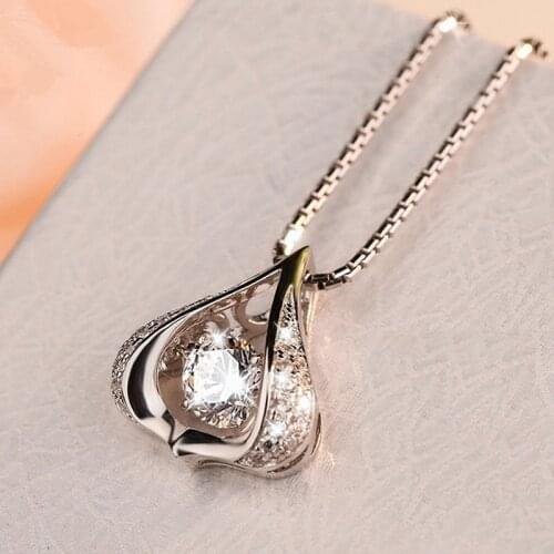 Exquisite Heart Shaped Dancing Rhinestone Spin Hollow Pendant Necklace For Woman Simple Jewelry Statement Necklace