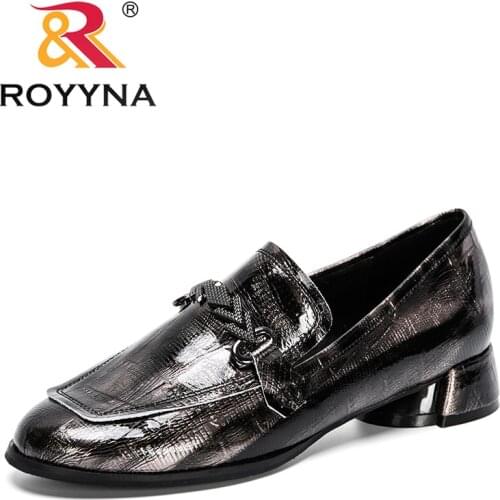ROYYNA 2021 New Designers Soft Genuine Leather Women Pumps Shoes Basic Metal chain Female Fashion Comfortable Med Heels Footwear