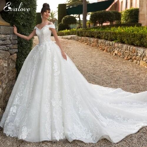 EVALOVE Glamorous Appliques Chapel Train Ball Gown Wedding Dress Luxury Beading Sweetheart Neck Lace Up Customized Bridal Gown