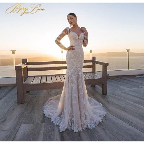 Berylove Lace V Neck Mermaid Wedding Dress Embroidery Straps Long Train Fish Tail Bridal Gown White Backless Marriage Bride