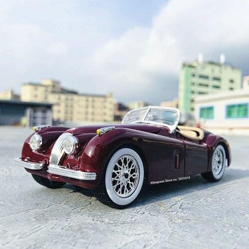 Bburago 1:24 1951 Jaguar XK 120 Roadster simulation alloy car Die casting model crafts decoration collection toy tools gift