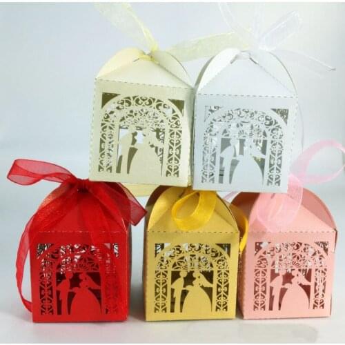 50Pcs Wedding Pearl Paper Favor Boxe Hollow Candy Box Favor Ribbon Gift Candy Boxes Bridal Gift Cases Party Supplies 8ZSH118