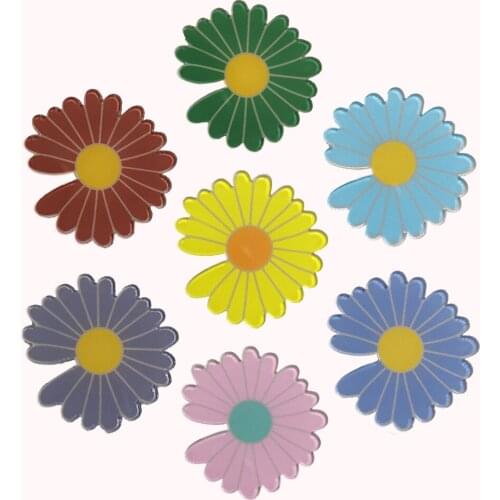 Fashion Colorful Daisy Vintage Pins For Women Beautiful Acrylic Brooch Cute Jewelry Badges Scarf Buckle Shirt Hat Accessories