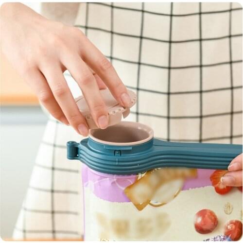 4 Pack Bag Clips with Pour Spouts for Foods,Snack Chips Sealing Clips, Package & Bags Organization Clip with Cap