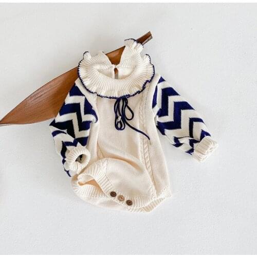 The spring and autumn period and the baby baby wool clothing bag used for travel fart ha clothes conjoined at the triangle climb