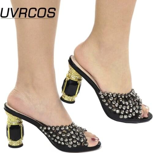 Fashion Luxery Shoes Women Italian Women Wedding Shoes Decorated with Rhinestone Slip on Afrcan Party Pumps Wedding Shoes Light