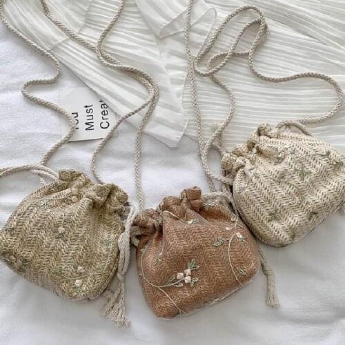 Women Fashion Beach Straw Woven Flower Embroidery Bags Small Shoulder Bags Ladies Lace Crossbody Handbags for Travel