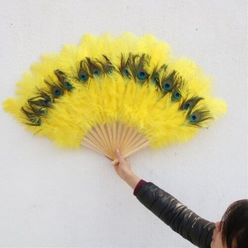 Wholesale 1pcs / Lot Beautiful Fluffy Yellow Ostrich Feathers Fan Celebration Party Performance 15 Bones Peacock Feather Fan