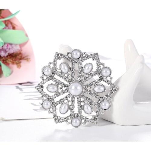 Baroque Style Silver Pearl Flower Brooches for Women Enamel Brooch Pins Jewelry Accessories