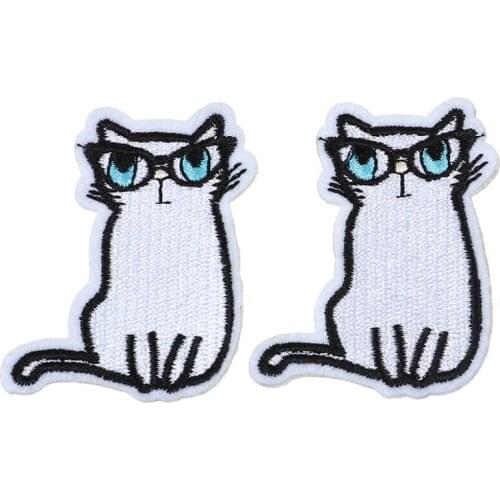 White Cute Cat Appliqued Patches Iron-on Transfer for Clothing Embroidery Cloth stickers Garment Accessory 6.2cm x4.6cm, 2 PCs