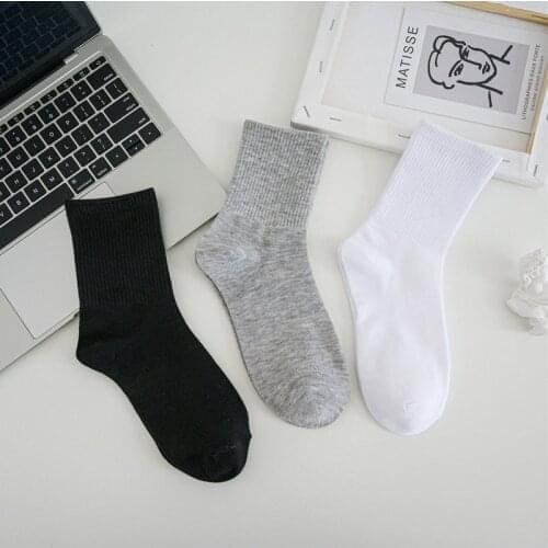 New Soild Colors Cotton Unisex Socks Personality Harajuku Black White Couples Skateboard Knitted Casual Sports Fashion Socks
