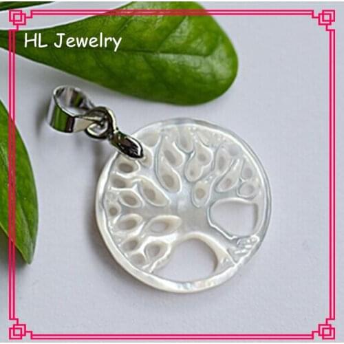 10PCS/Lot 18MM Round White Natural MOP Carved Life Of Tree Charms