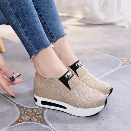 2020 New Hot Flat Shoes Women Slip On Casual Platform Shoes Women Winter Womens Casual Shoes Leather Shoes Slip On Sneakers