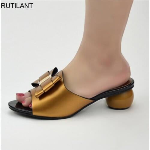 2021 Latest Nigerian Women Shoes Decorated with Rhinestone African Wedding Italian Luxury Women Shoe Ladies Dress Shoes Pumps