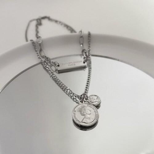 Origin Summer Double Layer Stainless Steel Square Circle Queen Portrait Pendant Necklace for Women Letter Chain Necklace Jewelry