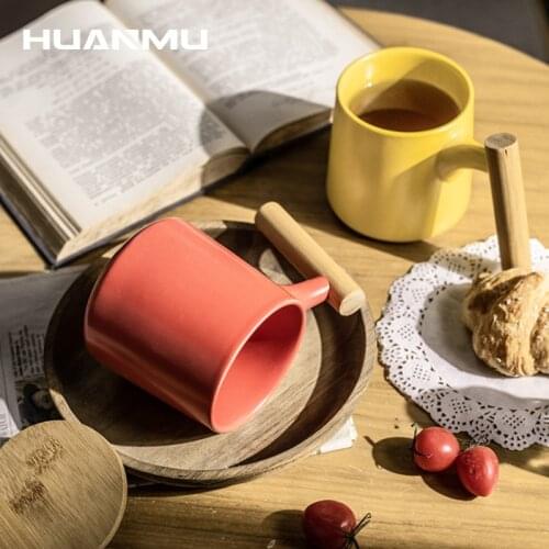 Creative Japanese Mug with Wooden Handle Matte Personalized Ceramic Couple Water Cup Simple Tea Cup with Lid Office Coffee Mug