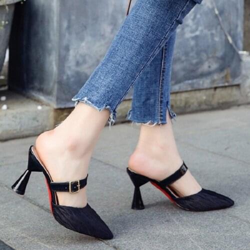 Female spring and autumn 2021 new British style fashion pointed shallow mouth without heel half slippers can be worn outside