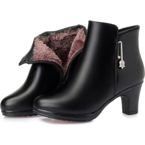 New Fashion Rhinestone Women Boots 2019 Autumn and Winter Boots Woman Genuine Leather Ankle Boots Comfort Women Warm Shoes