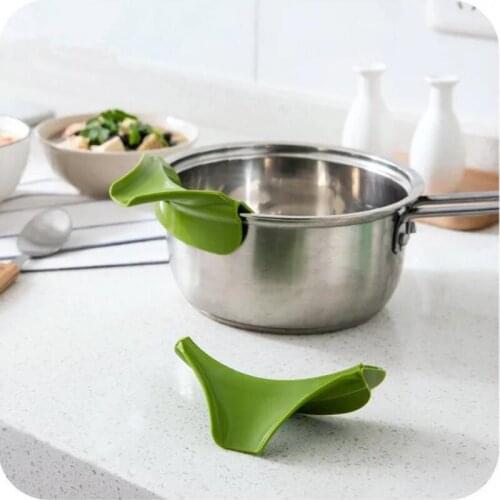 Multifunction Food-grade Silicone Slip On Pour Spout Clip On Single Pouring Spout for Pans Bowls Kitchen Tool LX6810
