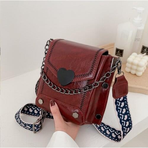 Fahion Womens 2021 Handbag Leather Retro Heart-Shaped Lock Mobile Phone Shoulder Bag Womens Messenger Bag Phone Holder Purse