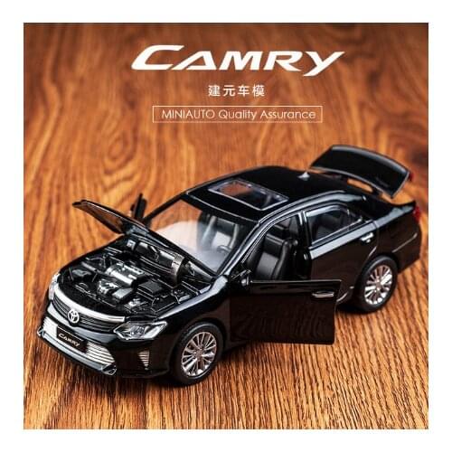 Hot Alloy Diecast Model Car 1:32 Camry Children Metal Toys Pull Back Wheels Flashing Machinery For Kids Birthday Christmas Gifts