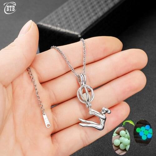 2019 Fashion Glowing Stone Necklace Women Man Glow in the Dark Pendant Necklace Movies TV Luminous Decoration Jewellery