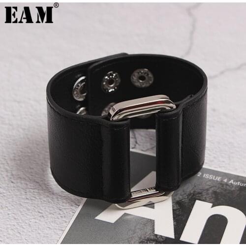[EAM] Women Black Pu Leather Metal Buckle Split Joint Bracelet New Temperament Fashion Tide All-match Spring Autumn 2021 1T385