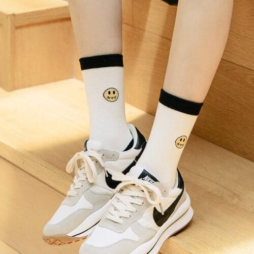 Funny striped socks black white smiley face calcetines cute street style women cotton sokken harajuku fashion kawaii meias