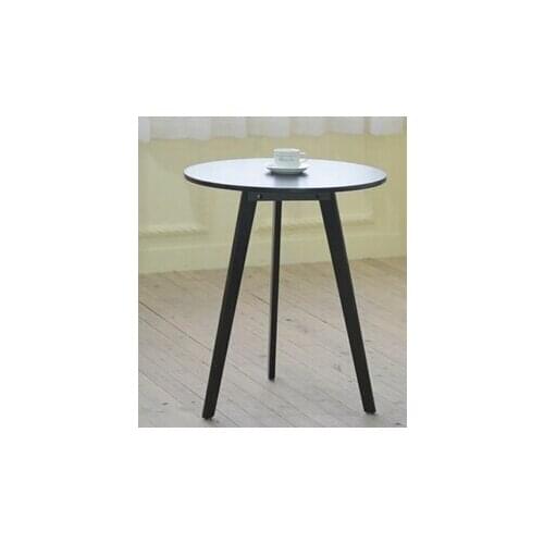 The Nordic leisure tripod. White round coffee table
