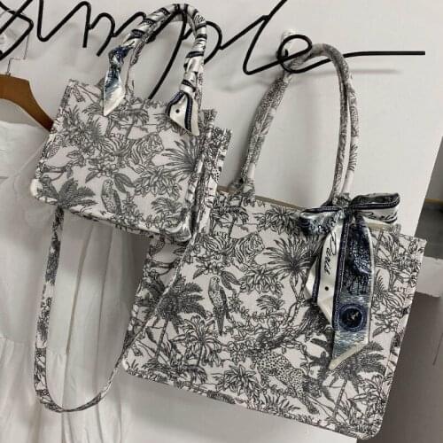 Tote Bag Large Capacity Women 's 2021 New Printed Shopping Bag Bento Portable One-Shoulder Canvas Bag