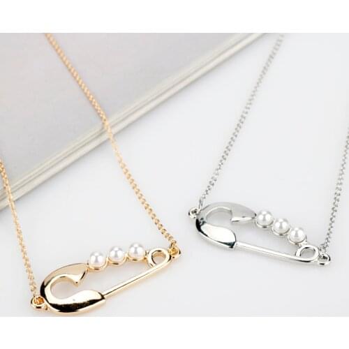 2019 Delicate paper clip pearl charm necklace creative clavicle chain fashion simple versatile pendant clavicle chain female