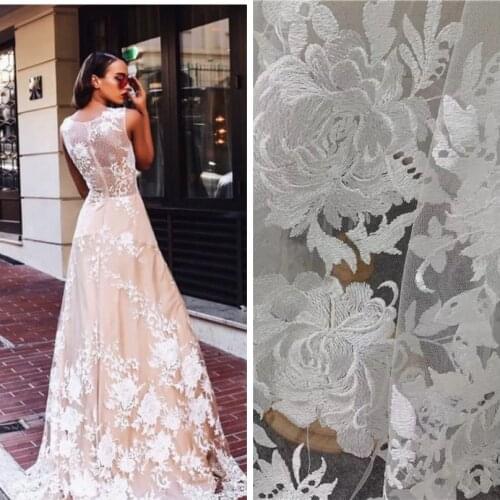 LFY 2019 Latest Off White high quality big Flower Gorgeous Embroidery tulle French embroidery Chantilly Lace fabric 1 Yard
