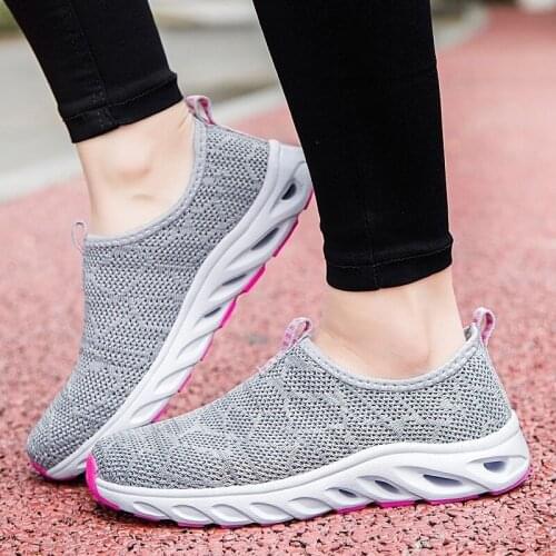 Summer Women Sneakers Men Breathable Healthy Walking Running Shoes Mesh Comfortable Sport Running Shoes Mother Dad Light Flats